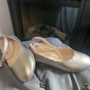 I’m selling girls shoes size 13 I’m in Canada 🇨🇦 so size might differ